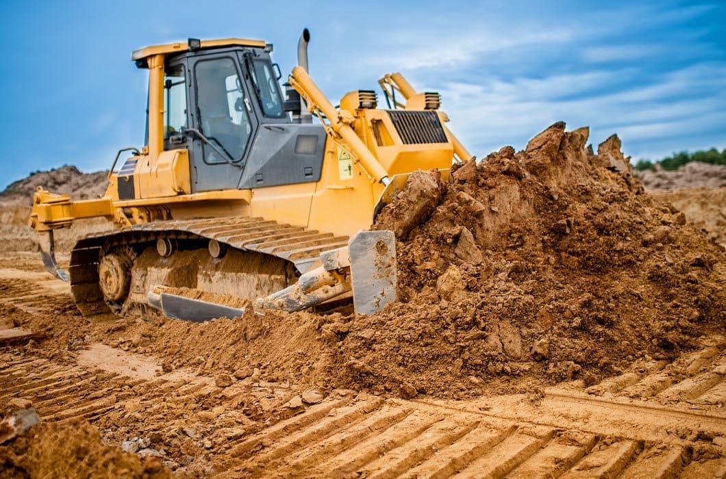 Bulldozer empujando material