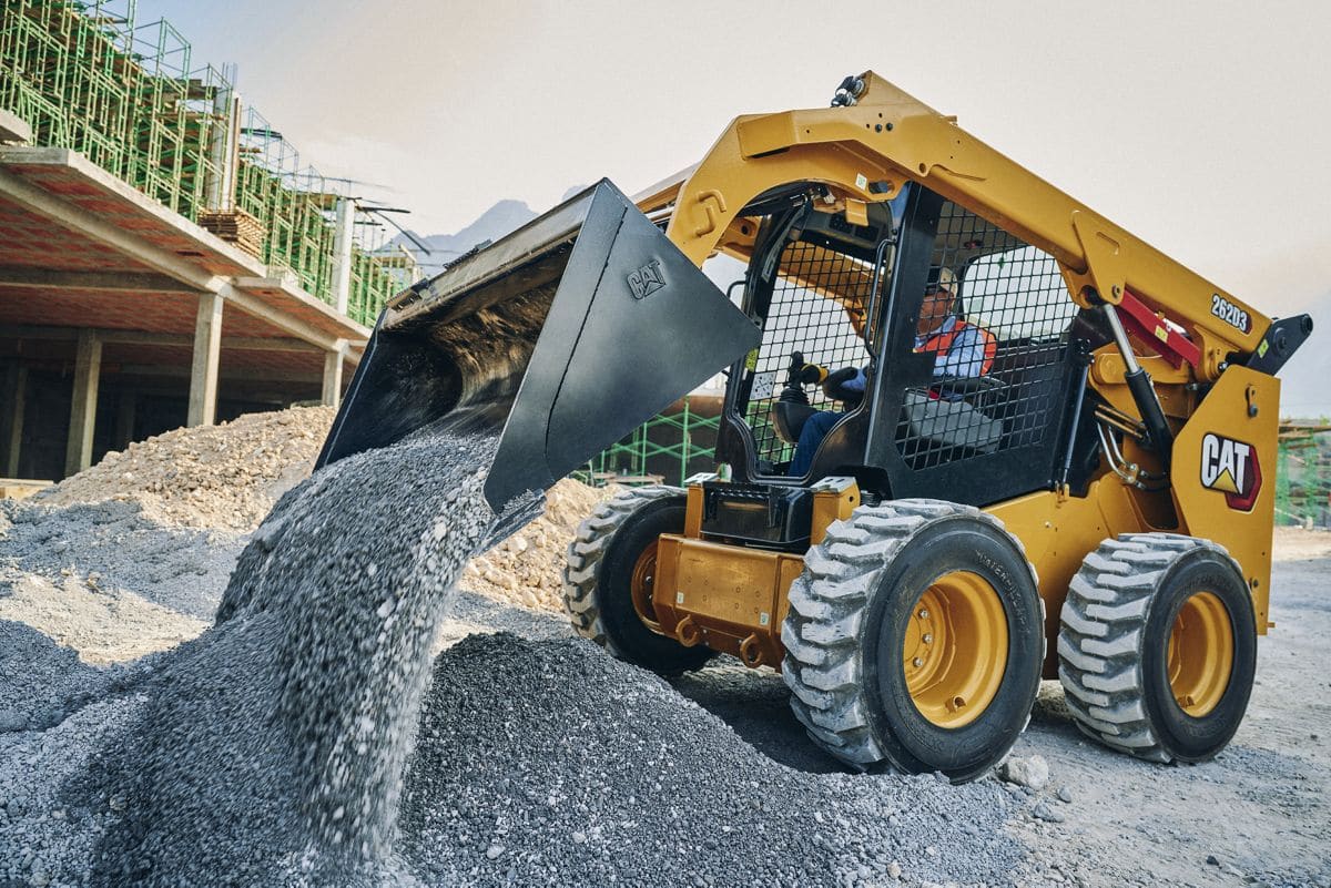 Minicargador en obra